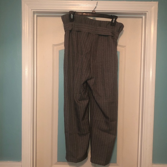 Paper Bag Waist Capri Pants - Picture 3 of 4